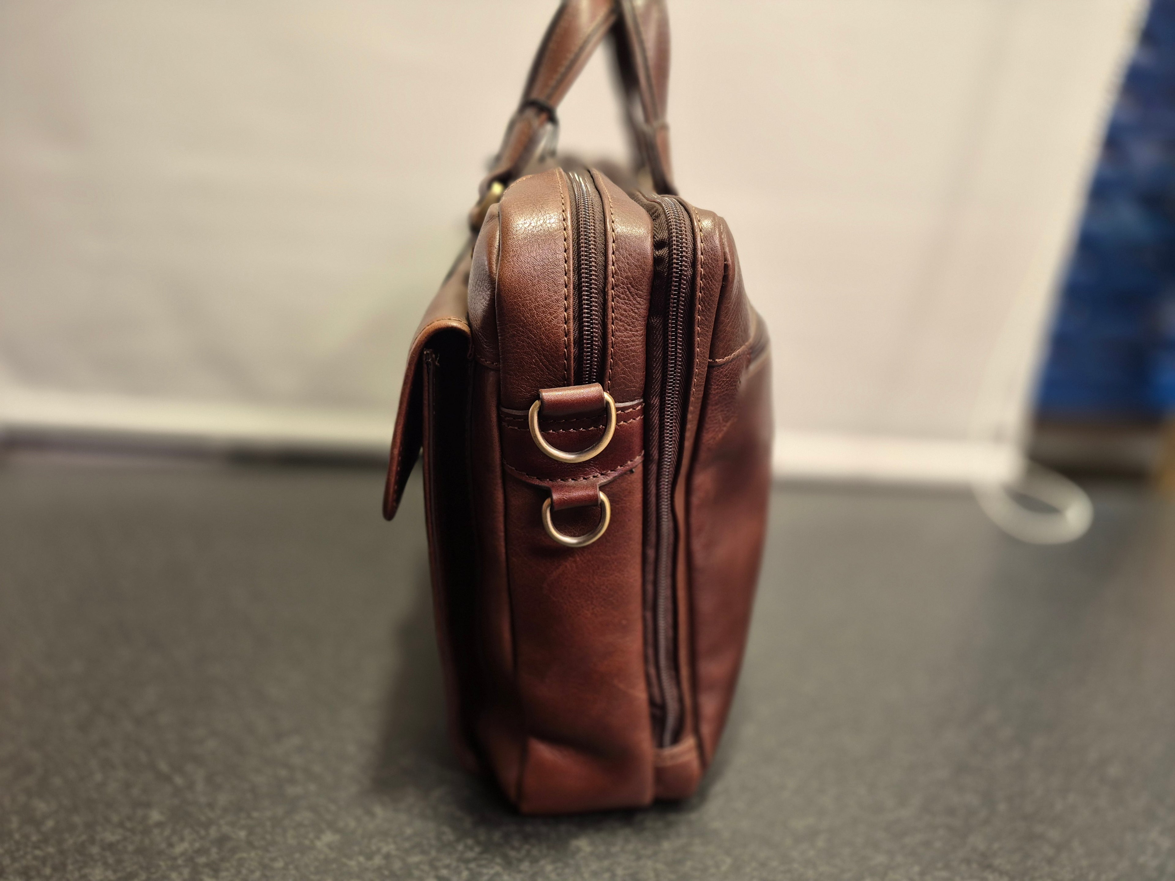 Laptop office leather shoulder bag with handle