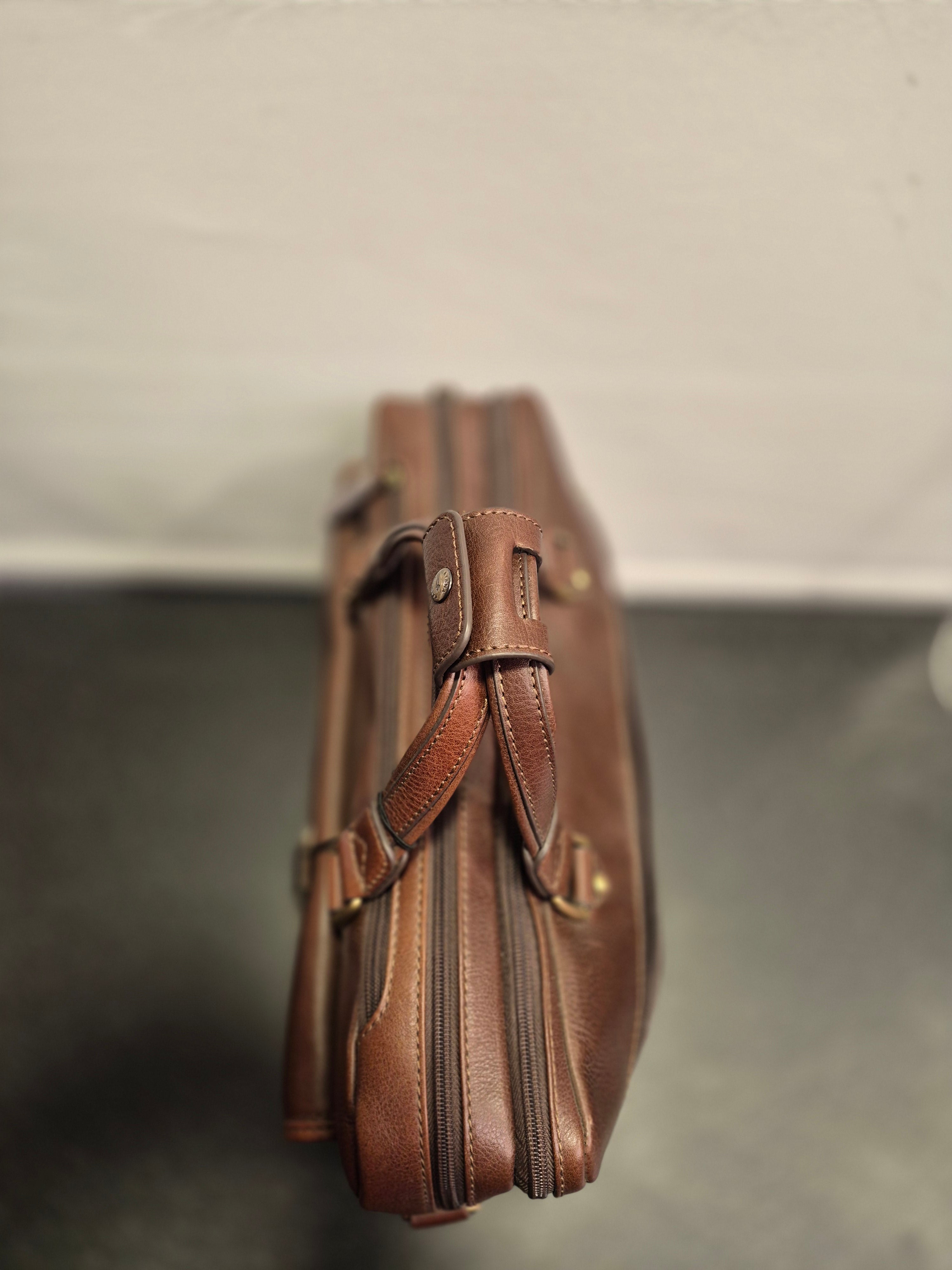 Laptop office leather shoulder bag with handle